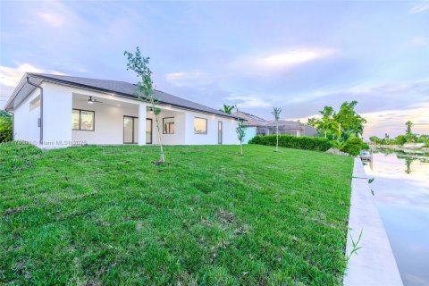 Casa en venta en Cape Coral, Florida, 4 dormitorios, 200.3 m2 № 1978827 - foto 8