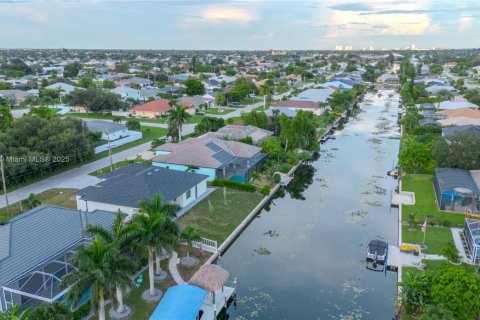Casa en venta en Cape Coral, Florida, 4 dormitorios, 200.3 m2 № 1978827 - foto 17