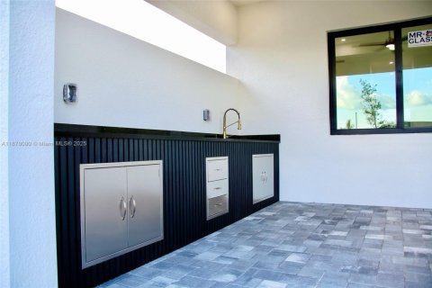 Casa en venta en Cape Coral, Florida, 4 dormitorios, 200.3 m2 № 1978827 - foto 13