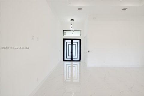 Casa en venta en Cape Coral, Florida, 4 dormitorios, 200.3 m2 № 1978827 - foto 21