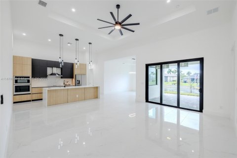 Casa en venta en Cape Coral, Florida, 4 dormitorios, 200.3 m2 № 1978827 - foto 25