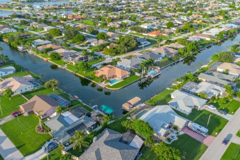 Casa en venta en Cape Coral, Florida, 4 dormitorios, 200.3 m2 № 1978827 - foto 19