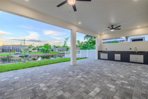 Casa en venta en Cape Coral, Florida, 4 dormitorios, 200.3 m2 № 1978827 - foto 12