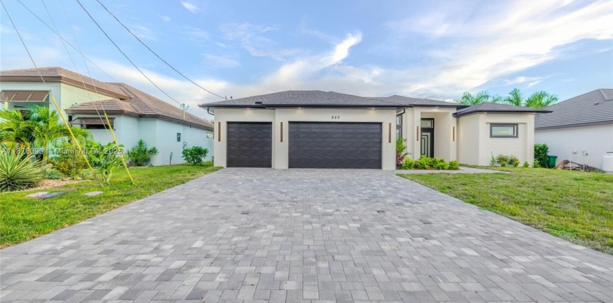 Casa en Cape Coral, Florida 4 dormitorios, 200.3 m2 № 1978827