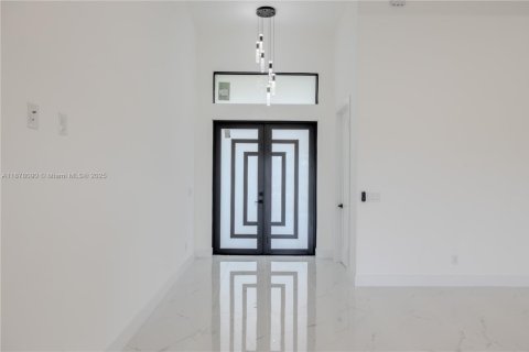 Casa en venta en Cape Coral, Florida, 4 dormitorios, 200.3 m2 № 1978827 - foto 20