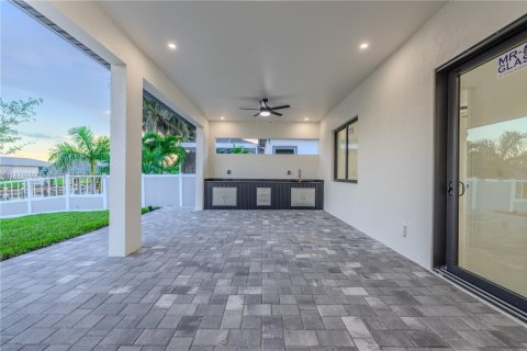 Casa en venta en Cape Coral, Florida, 4 dormitorios, 200.3 m2 № 1978827 - foto 14
