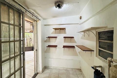 House in Opa-locka, Florida 4 bedrooms, 121.98 sq.m. № 1992597 - photo 22