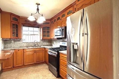 House in Opa-locka, Florida 4 bedrooms, 121.98 sq.m. № 1992597 - photo 7