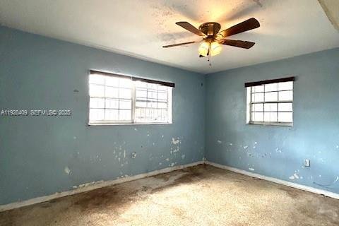 House in Opa-locka, Florida 4 bedrooms, 121.98 sq.m. № 1992597 - photo 11