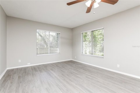 House in Sanford, Florida 3 bedrooms, 125.98 sq.m. № 1910395 - photo 12