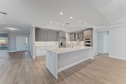 Снять в аренду виллу или дом в Порт-Сент-Луси, Флорида 6 спален, 264.77м2, № 1956413 - фото 7