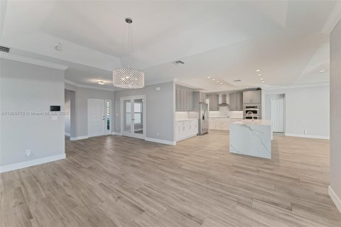 Снять в аренду виллу или дом в Порт-Сент-Луси, Флорида 6 спален, 264.77м2, № 1956413 - фото 11