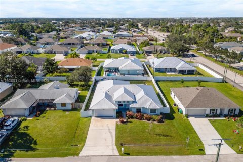 Снять в аренду виллу или дом в Порт-Сент-Луси, Флорида 6 спален, 264.77м2, № 1956413 - фото 2