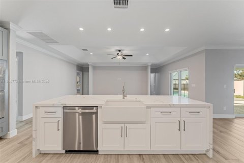 Снять в аренду виллу или дом в Порт-Сент-Луси, Флорида 6 спален, 264.77м2, № 1956413 - фото 18