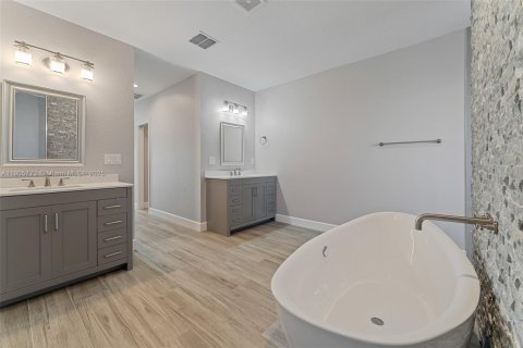 Снять в аренду виллу или дом в Порт-Сент-Луси, Флорида 6 спален, 264.77м2, № 1956413 - фото 25