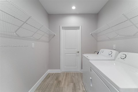 Снять в аренду виллу или дом в Порт-Сент-Луси, Флорида 6 спален, 264.77м2, № 1956413 - фото 16