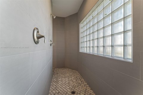 Снять в аренду виллу или дом в Порт-Сент-Луси, Флорида 6 спален, 264.77м2, № 1956413 - фото 28