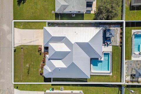 Снять в аренду виллу или дом в Порт-Сент-Луси, Флорида 6 спален, 264.77м2, № 1956413 - фото 4