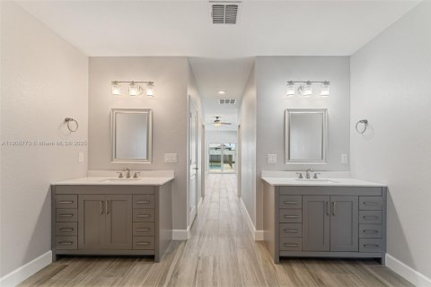 Снять в аренду виллу или дом в Порт-Сент-Луси, Флорида 6 спален, 264.77м2, № 1956413 - фото 26