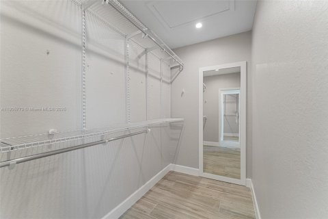 Снять в аренду виллу или дом в Порт-Сент-Луси, Флорида 6 спален, 264.77м2, № 1956413 - фото 29