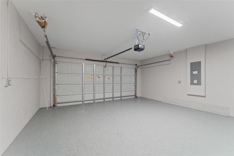 Снять в аренду виллу или дом в Порт-Сент-Луси, Флорида 6 спален, 264.77м2, № 1956413 - фото 17