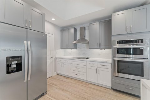 Снять в аренду виллу или дом в Порт-Сент-Луси, Флорида 6 спален, 264.77м2, № 1956413 - фото 15