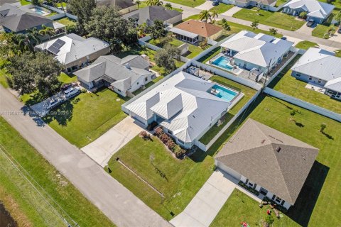 Снять в аренду виллу или дом в Порт-Сент-Луси, Флорида 6 спален, 264.77м2, № 1956413 - фото 5