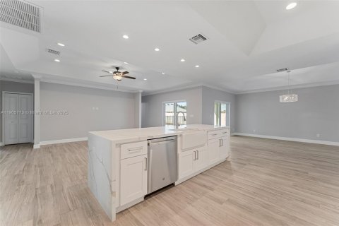 Снять в аренду виллу или дом в Порт-Сент-Луси, Флорида 6 спален, 264.77м2, № 1956413 - фото 13