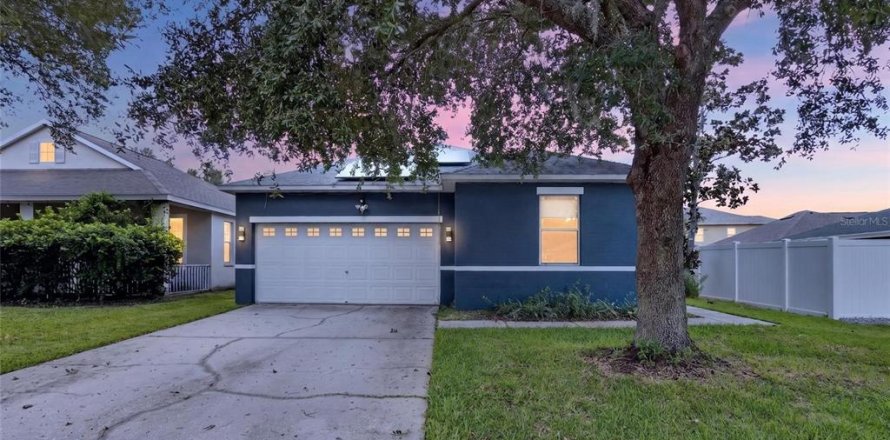 House in Wesley Chapel, Florida 3 bedrooms, 142.6 sq.m. № 2347259