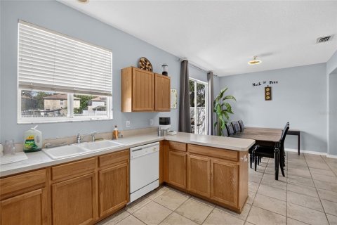 House in Wesley Chapel, Florida 3 bedrooms, 142.6 sq.m. № 2347259 - photo 13