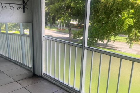 Condo in Coconut Creek, Florida, 3 bedrooms № 2083255 - photo 10