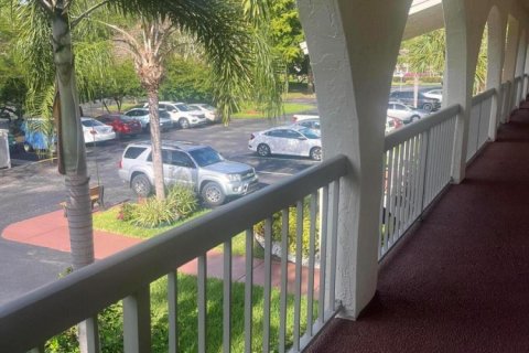 Condo in Coconut Creek, Florida, 3 bedrooms № 2083255 - photo 3