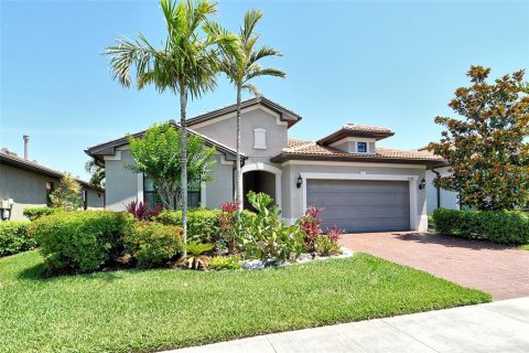 House in Sarasota, Florida 2 bedrooms, 155.61 sq.m. № 1737215 - photo 2