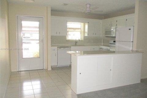 Casa en venta en Stuart, Florida, 2 dormitorios, 109.81 m2 № 2049334 - foto 2