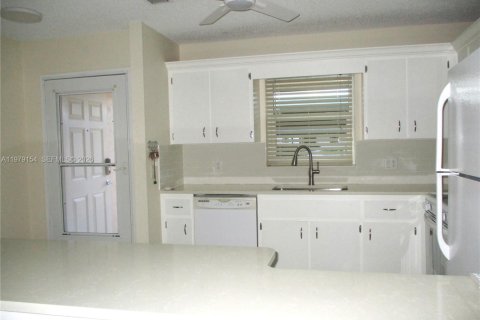 Casa en venta en Stuart, Florida, 2 dormitorios, 109.81 m2 № 2049334 - foto 3