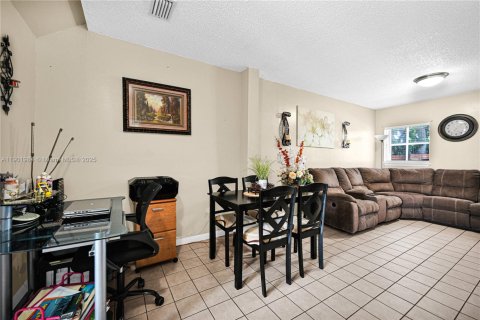 Villa ou maison à vendre à Miami, Floride: 4 chambres, 167.22 m2 № 2081761 - photo 28