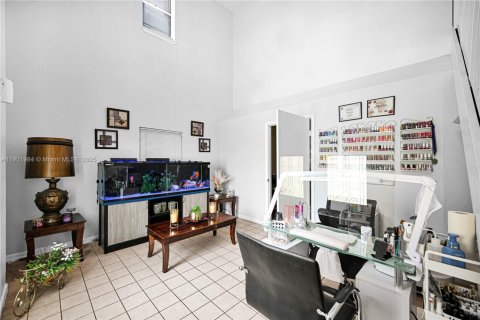 Villa ou maison à vendre à Miami, Floride: 4 chambres, 167.22 m2 № 2081761 - photo 29