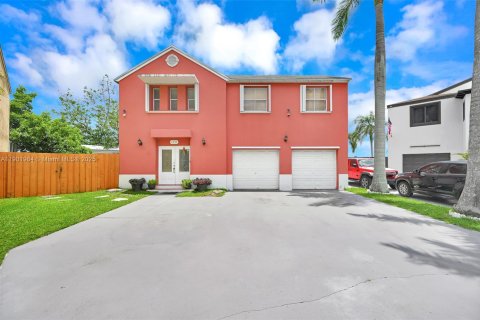 Villa ou maison à vendre à Miami, Floride: 4 chambres, 167.22 m2 № 2081761 - photo 4