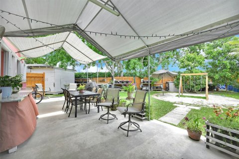 Villa ou maison à vendre à Miami, Floride: 4 chambres, 167.22 m2 № 2081761 - photo 8