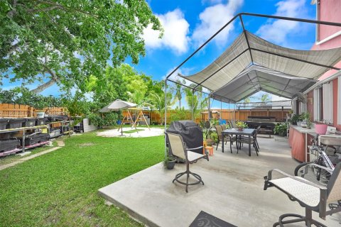 Villa ou maison à vendre à Miami, Floride: 4 chambres, 167.22 m2 № 2081761 - photo 21
