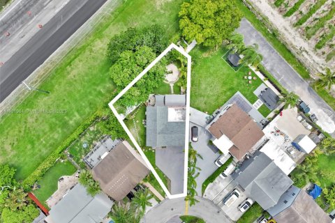 Villa ou maison à vendre à Miami, Floride: 4 chambres, 167.22 m2 № 2081761 - photo 2