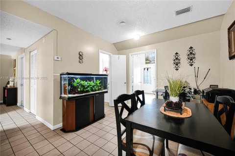 Villa ou maison à vendre à Miami, Floride: 4 chambres, 167.22 m2 № 2081761 - photo 27