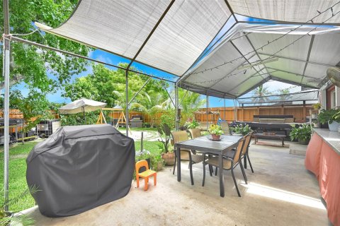 Villa ou maison à vendre à Miami, Floride: 4 chambres, 167.22 m2 № 2081761 - photo 9