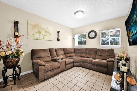 Villa ou maison à vendre à Miami, Floride: 4 chambres, 167.22 m2 № 2081761 - photo 26