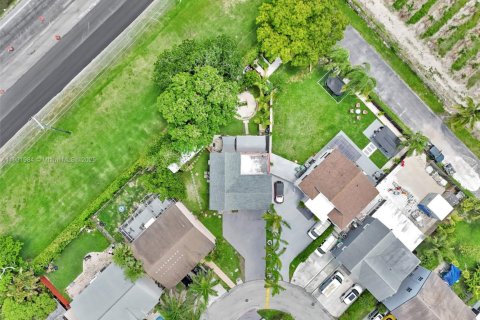 Villa ou maison à vendre à Miami, Floride: 4 chambres, 167.22 m2 № 2081761 - photo 20