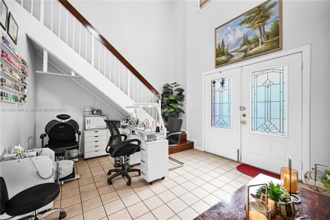 Villa ou maison à vendre à Miami, Floride: 4 chambres, 167.22 m2 № 2081761 - photo 23