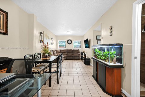 Villa ou maison à vendre à Miami, Floride: 4 chambres, 167.22 m2 № 2081761 - photo 25