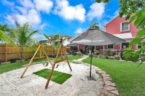 Villa ou maison à vendre à Miami, Floride: 4 chambres, 167.22 m2 № 2081761 - photo 14