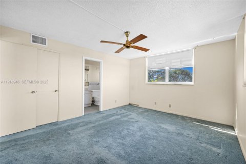 Copropriété à vendre à Hollywood, Floride: 2 chambres, 108.51 m2 № 1983808 - photo 24