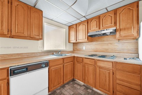 Copropriété à vendre à Hollywood, Floride: 2 chambres, 108.51 m2 № 1983808 - photo 11